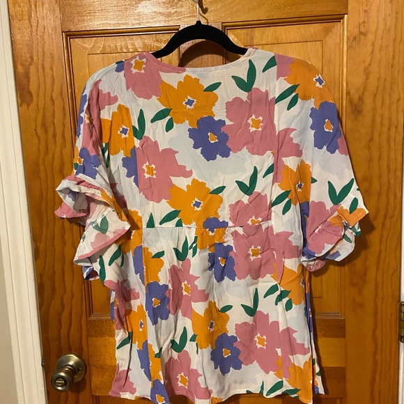 Floral Top - Picture 6 of 6